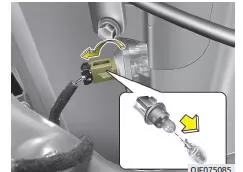 Fiat Panda. Leuchtmittel der Kennzeichenbeleuchtung ersetzen