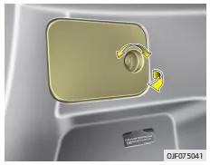 Fiat Panda. Heckblinkleuchte, Austausch des Leuchtmittels