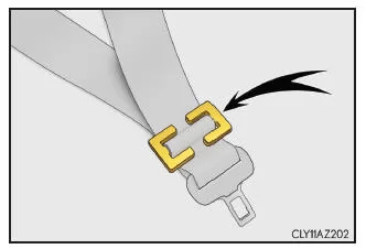 Lexus IS 300h. Nach vorne gerichteter-  Kindersitz