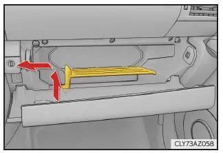 Lexus IS 300h. Ausbauverfahren