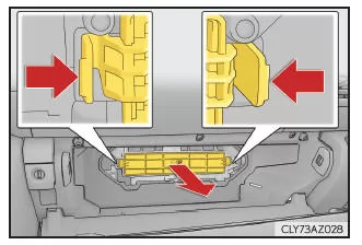 Lexus IS 300h. Ausbauverfahren
