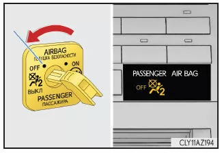 Lexus IS 300h. Deaktivieren von Beifahrer-Airbag und Beifahrer-Knie-Airbag