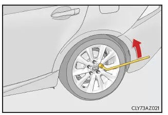 Lexus IS 300h. Austausch eines Reifens