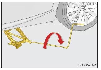 Lexus IS 300h. Austausch eines Reifens