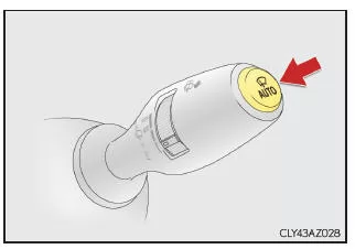Lexus IS 300h. Umschalten zwischen Intervallscheibenwischern und Scheibenwischern mit Regensensor (Fahrzeuge mit Regensensor-Scheibenwischern)