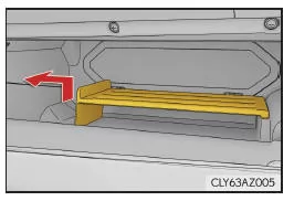 Lexus IS 300h. Handschuhfach