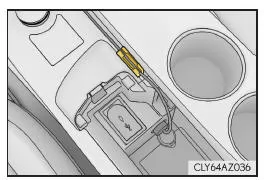 Lexus IS 300h. Steckdose