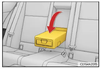 Lexus IS 300h. Armstütze (je nach Ausstattung)