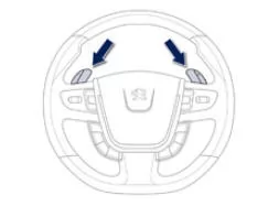 Peugeot 508. Bedienungsschalter am Lenkrad