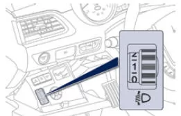 Peugeot 508. Manuelle Leuchtweitenverstellung der Halogen-Scheinwerfer