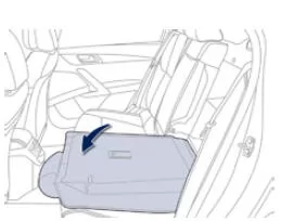 Peugeot 508. Sitz vom Fond aus umklappen